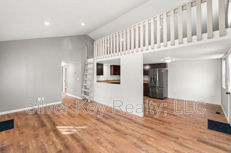 518 Church St - Photo 5 of 15