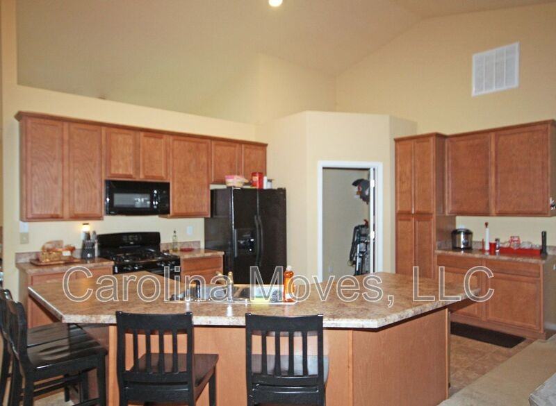 112 Bascom Ct - Photo 3 of 13