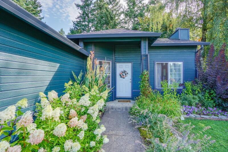 10519 Ne 45th Ave - Photo 3 of 28