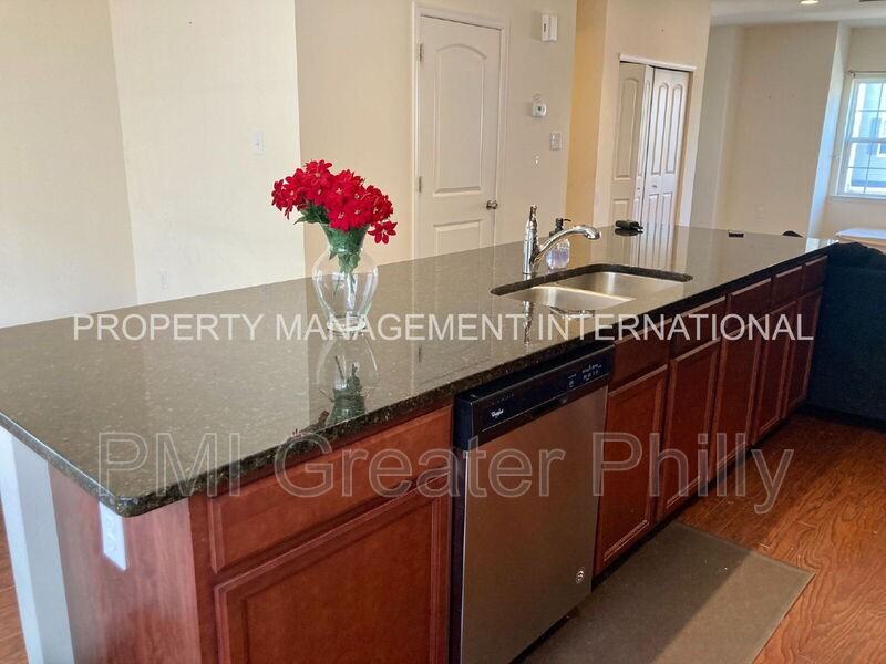 106 Mercer Ct - Photo 3 of 50