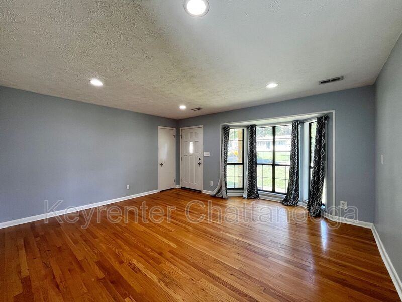 7714 Basswood Dr - Photo 2 of 21