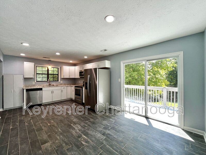 7714 Basswood Dr - Photo 3 of 21