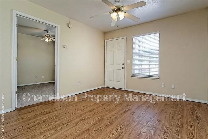 1425 W Sligo St #2 - Photo 3 of 11