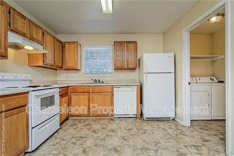 1425 W Sligo St #2 - Photo 6 of 11