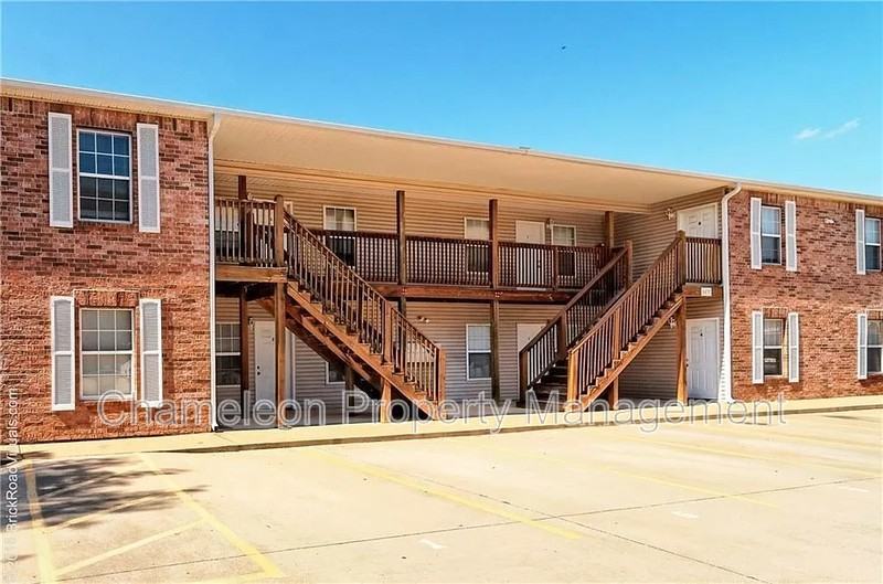 1425 W Sligo St #2 - Photo 7 of 11