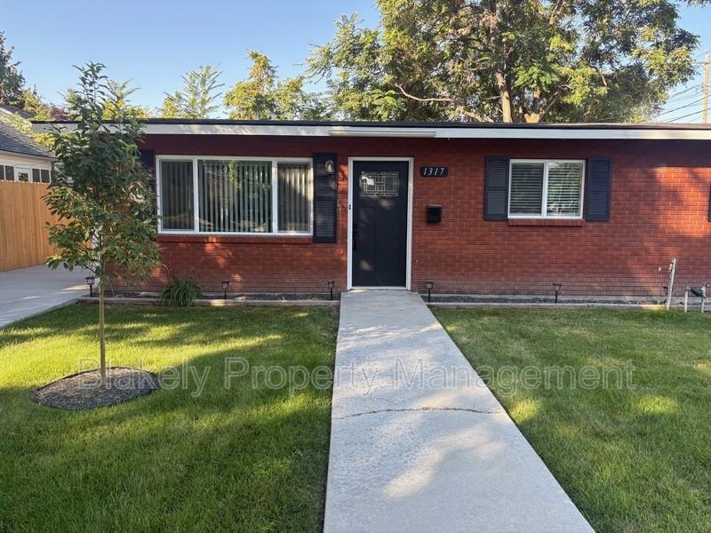 1317 8th St S - Photo 3 of 25