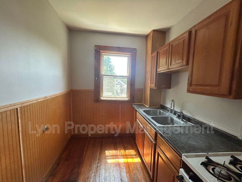 22 Willard St #3 - Photo 2 of 10