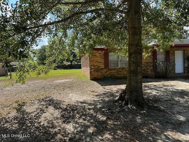 1620 Victoria Dr - Photo 3 of 14