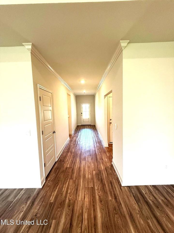 111 Saratoga Springs Ave - Photo 2 of 45