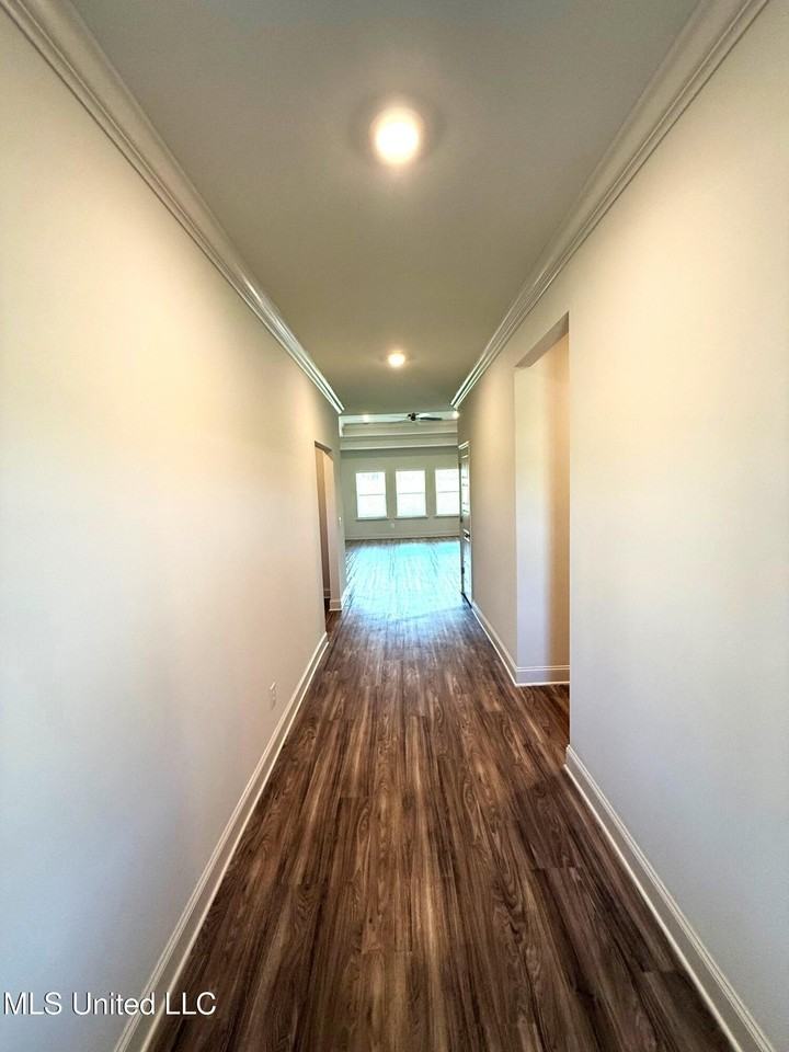 111 Saratoga Springs Ave - Photo 3 of 45