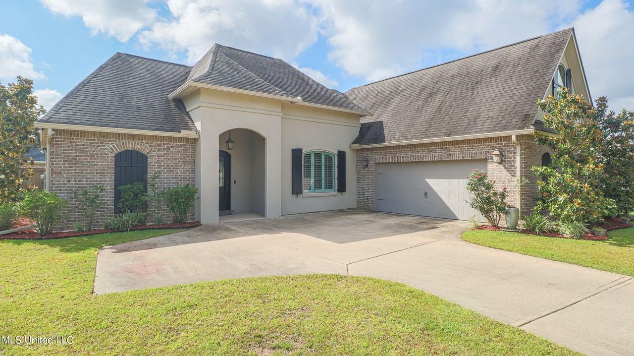 2939 Cypress Creek Dr - Photo 2 of 26