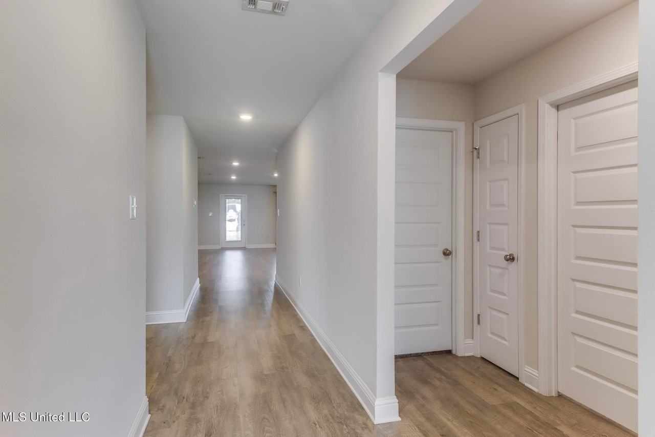 6487 Eastland Cir - Photo 2 of 28