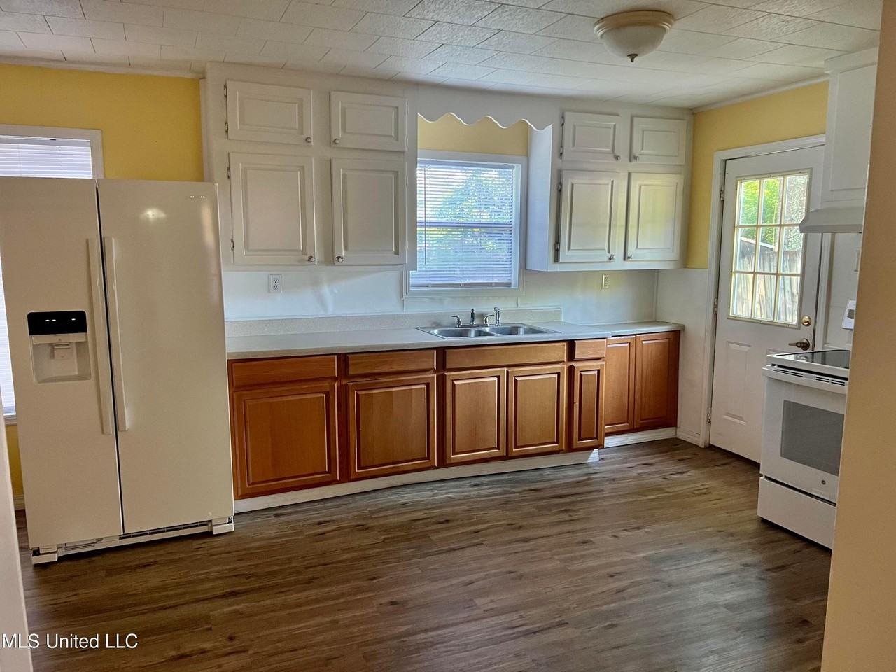 902 College Ave W - Photo 3 of 11