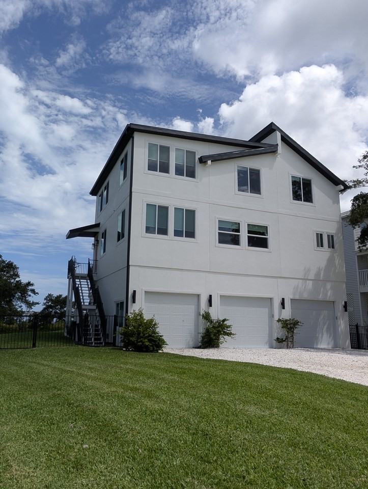 1640 Sea Breeze Dr - Photo 2 of 21