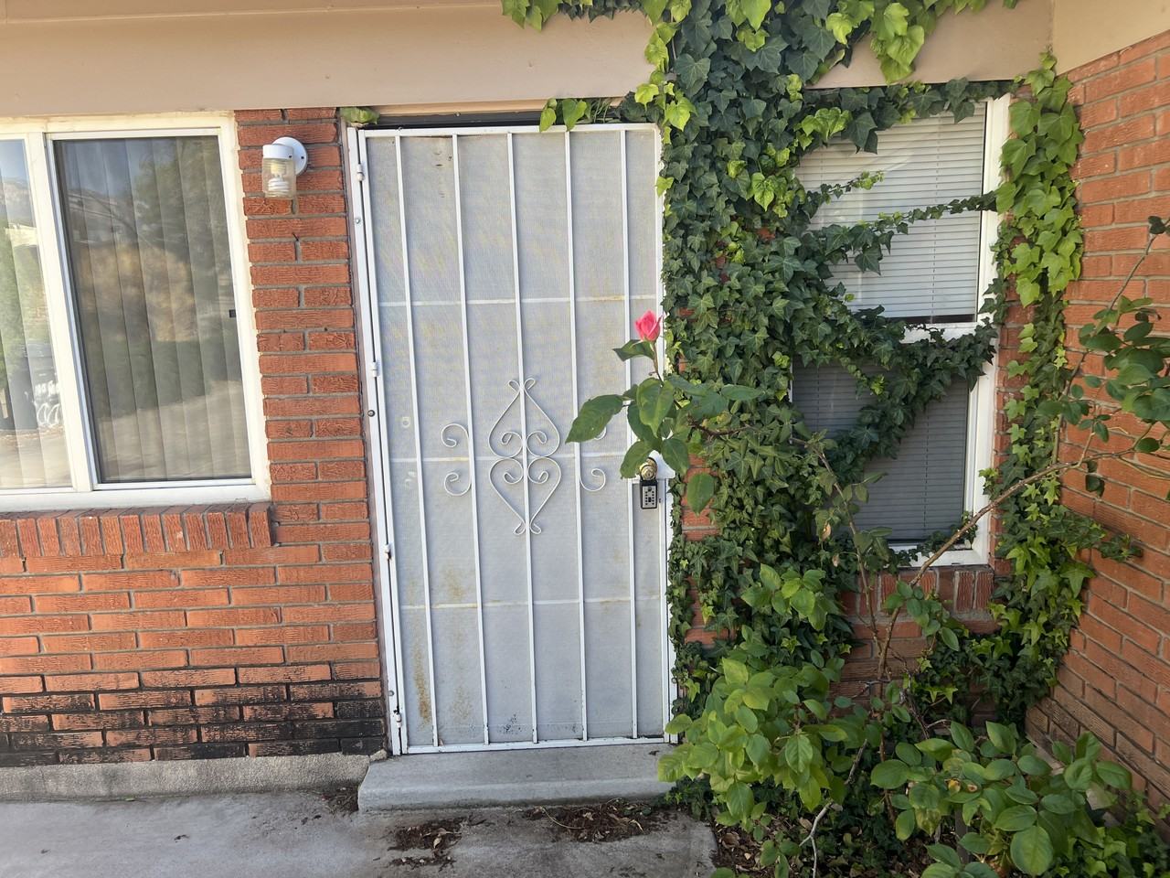 10104 Comanche Rd Ne - Photo 2 of 24