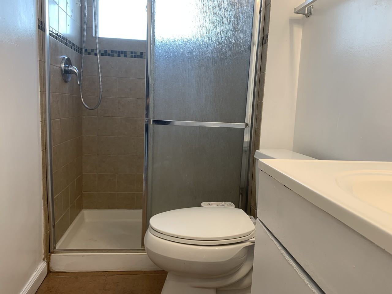446 Marie Ave - Photo 5 of 9