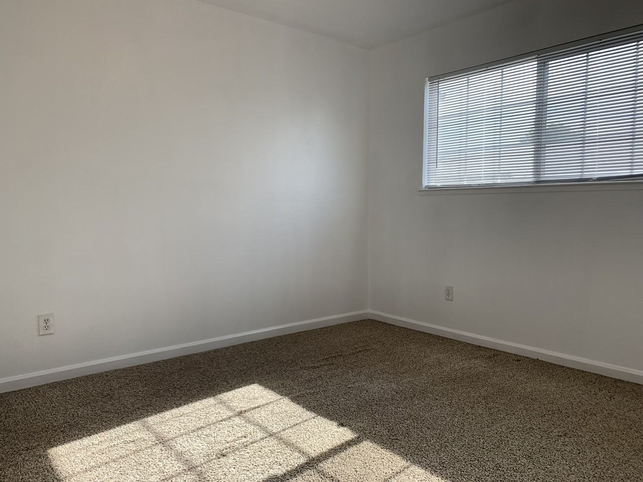 446 Marie Ave - Photo 7 of 9