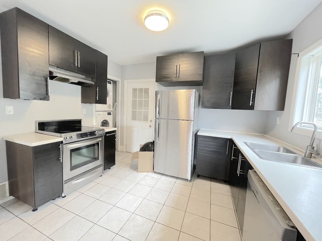 1568 Pierre Ave - Photo 3 of 35