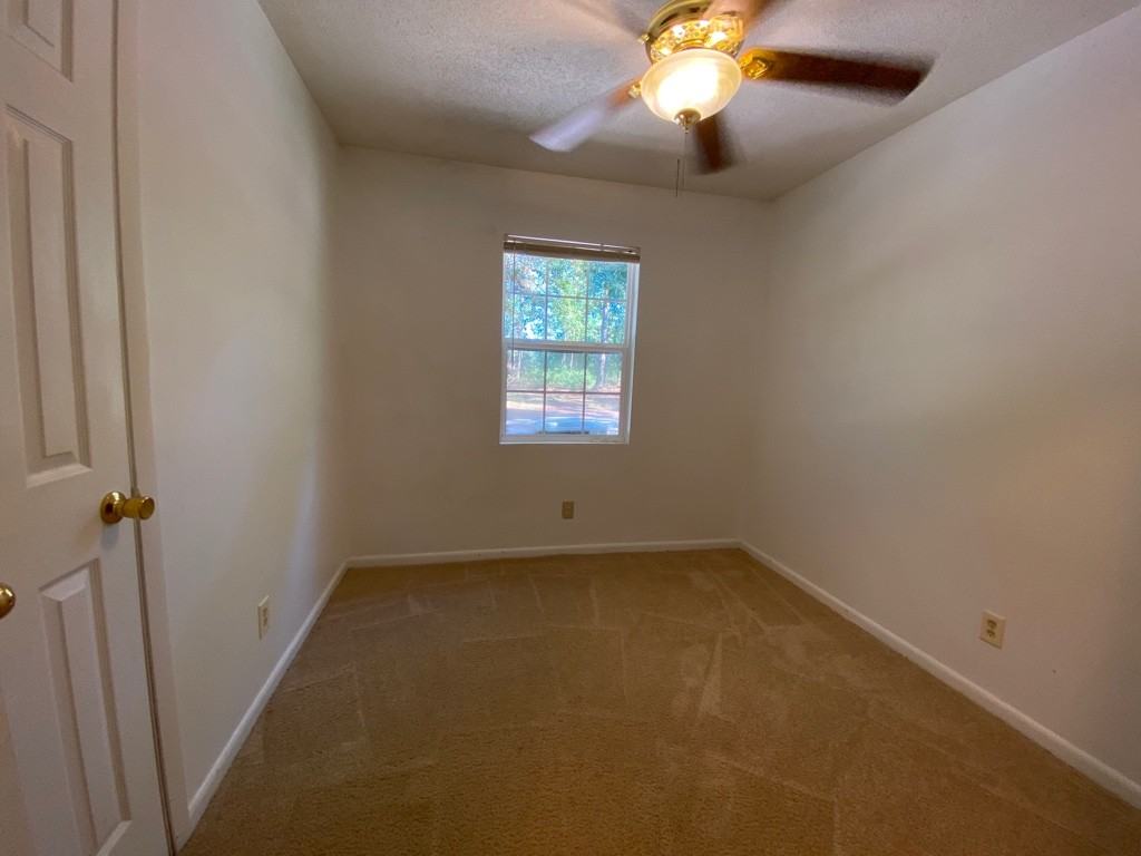 646 Fleming Rd - Photo 3 of 13