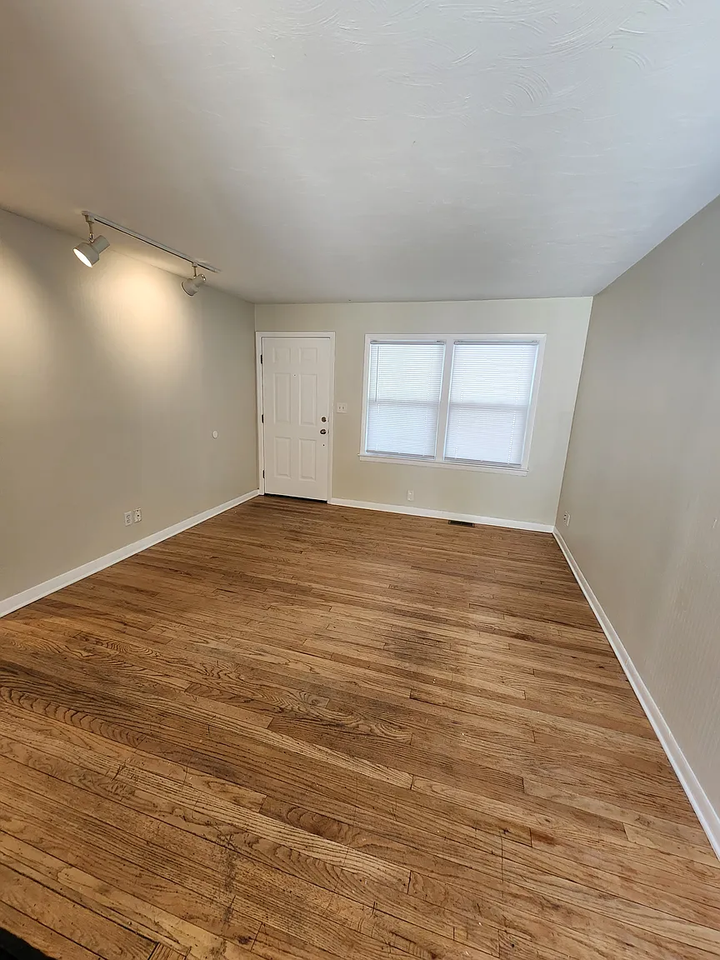 1738 N Hood St - Photo 2 of 18