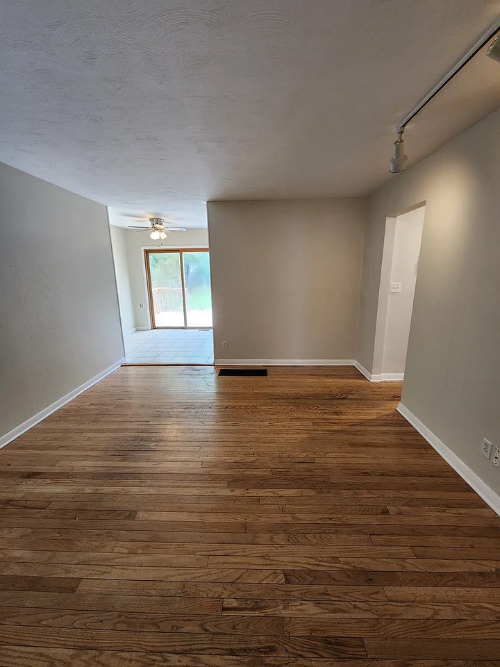 1738 N Hood St - Photo 3 of 18