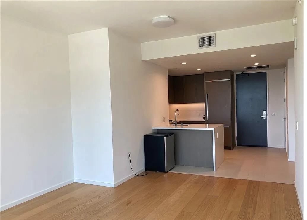 889 Francisco St - Photo 2 of 9