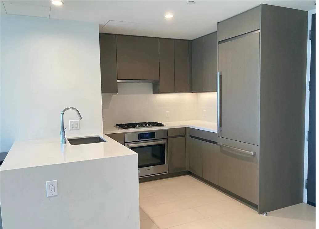 889 Francisco St - Photo 3 of 9