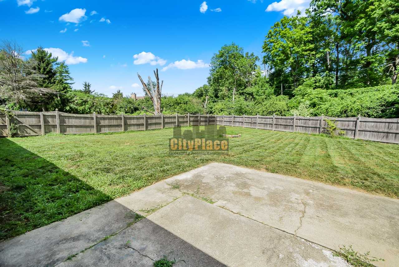 7504 Honnen Dr N - Photo 5 of 31
