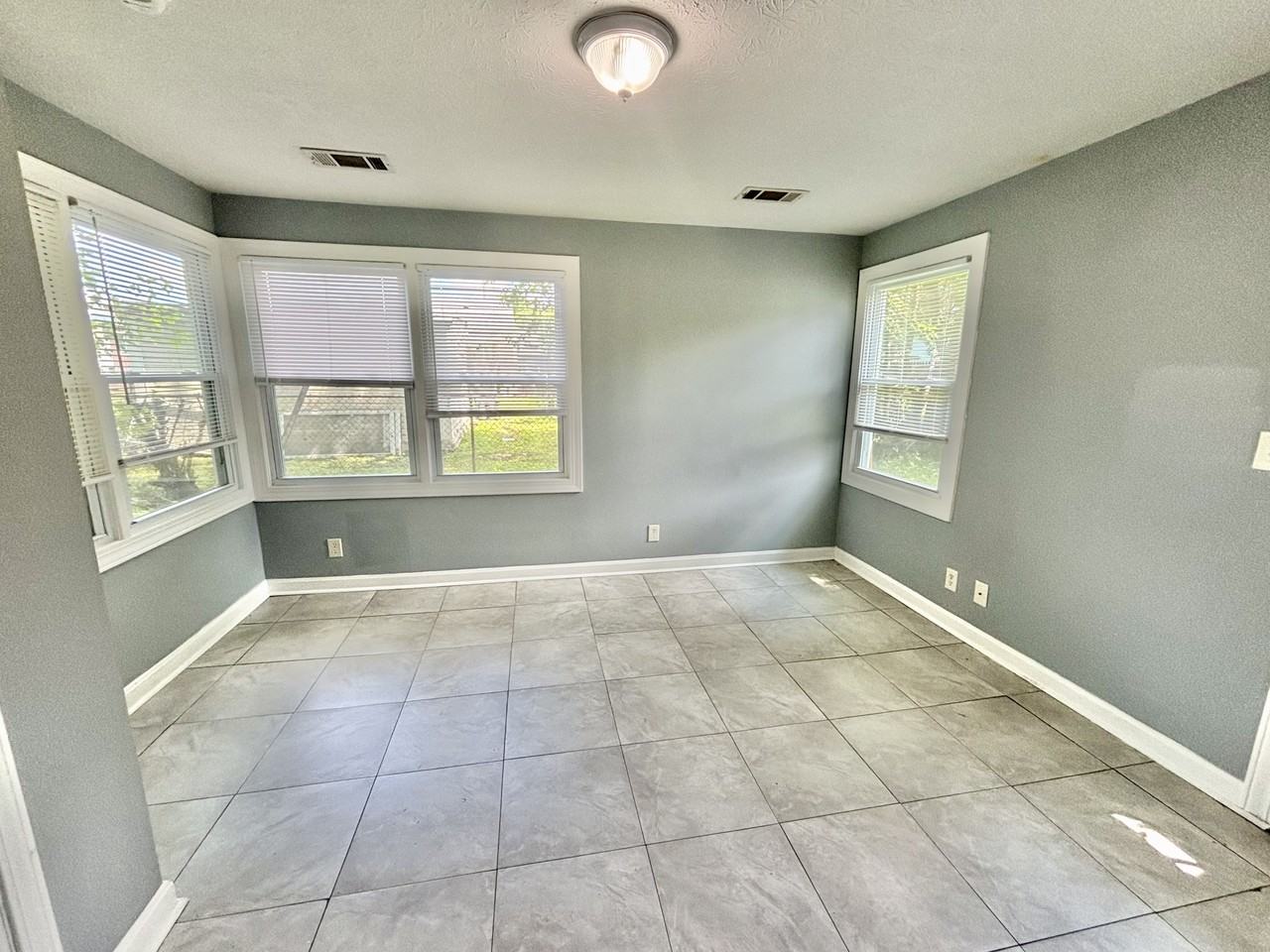 4005 Woodruff Ave - Photo 5 of 12