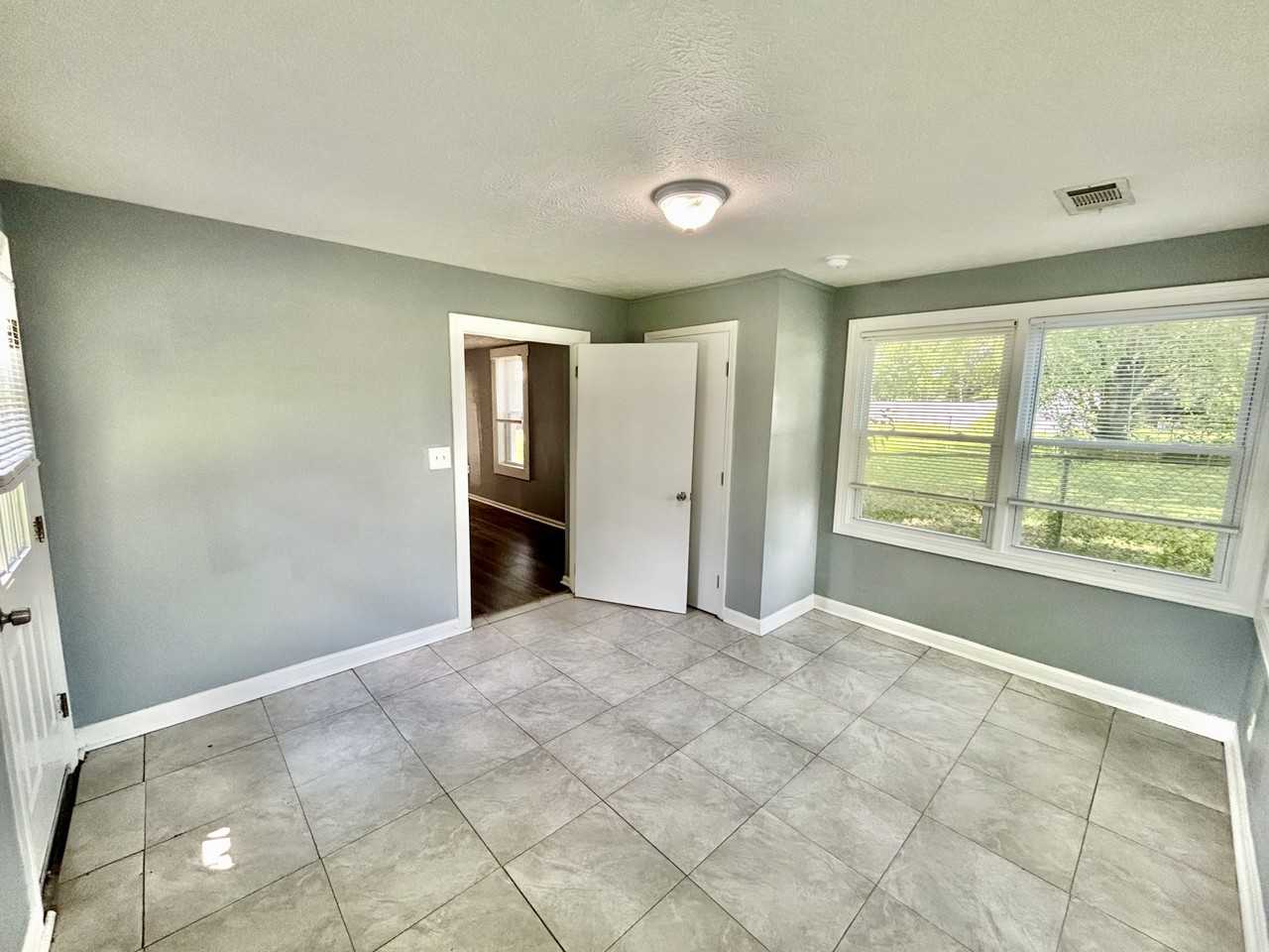 4005 Woodruff Ave - Photo 6 of 12