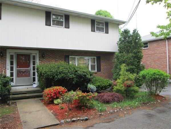 129 Gould St - Photo 2 of 11