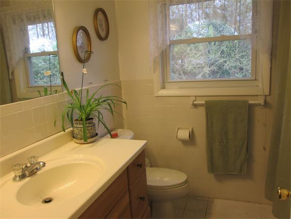 129 Gould St - Photo 3 of 11