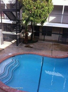 918/920 E 40th St - Photo 3 of 24