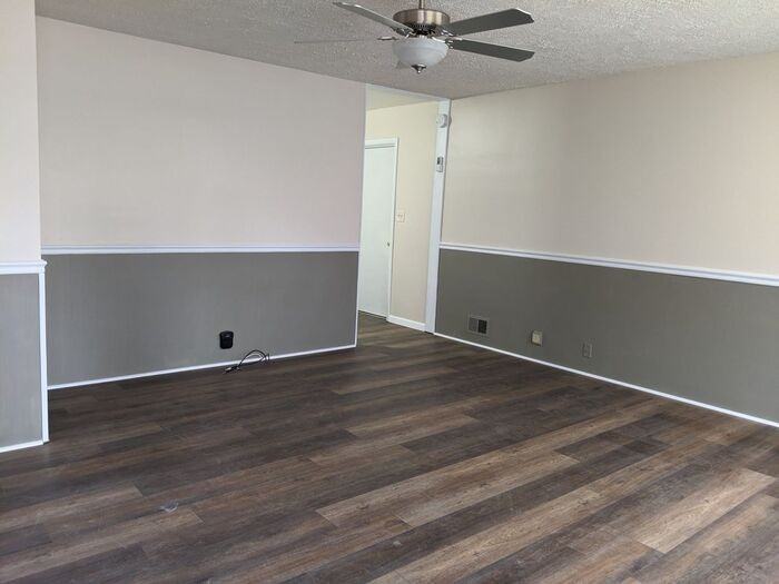 31st Street Ct - Photo 2 of 5