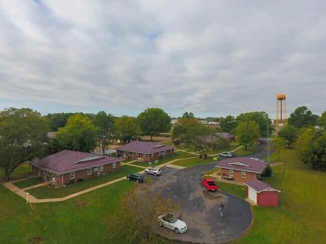 302 Fairgrounds Rd - Photo 3 of 6