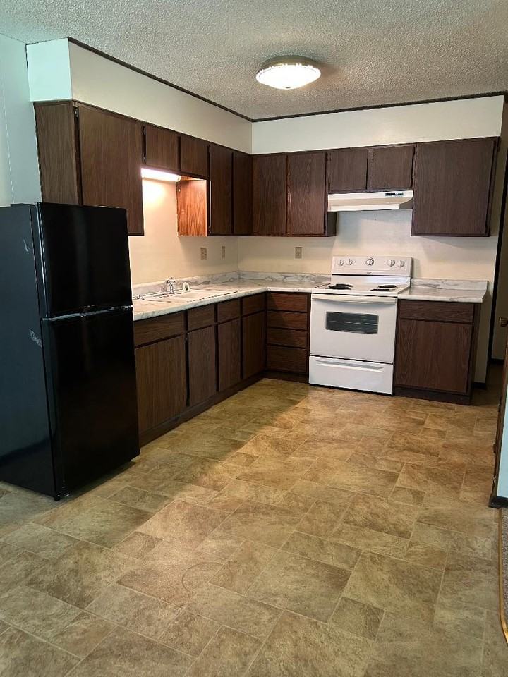 302 Fairgrounds Rd - Photo 5 of 6