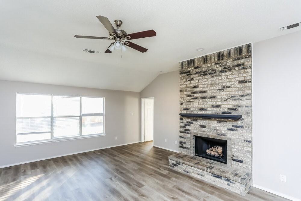 5122 Eastcreek Dr - Photo 3 of 16