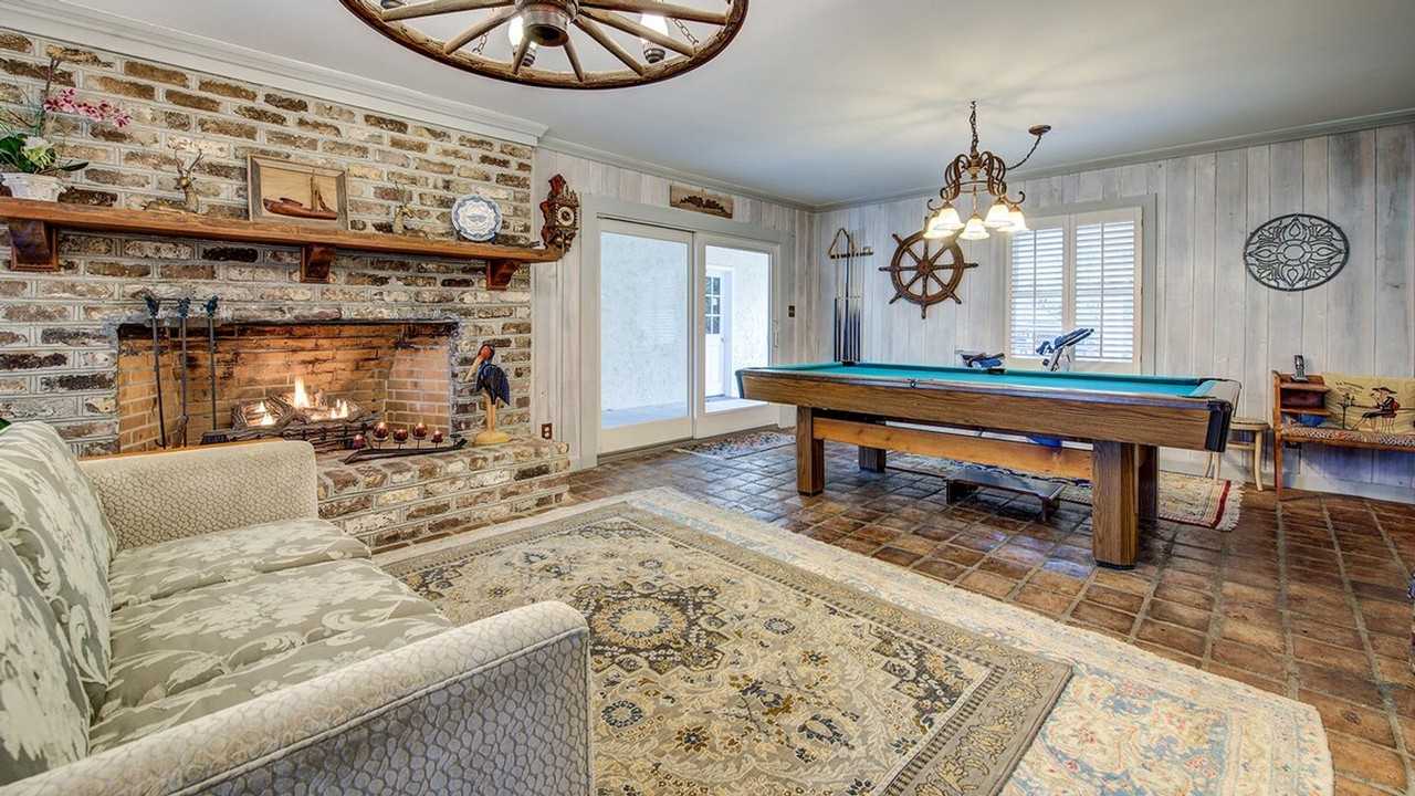 237 Pioneer Loop #1253384P - Photo 3 of 46