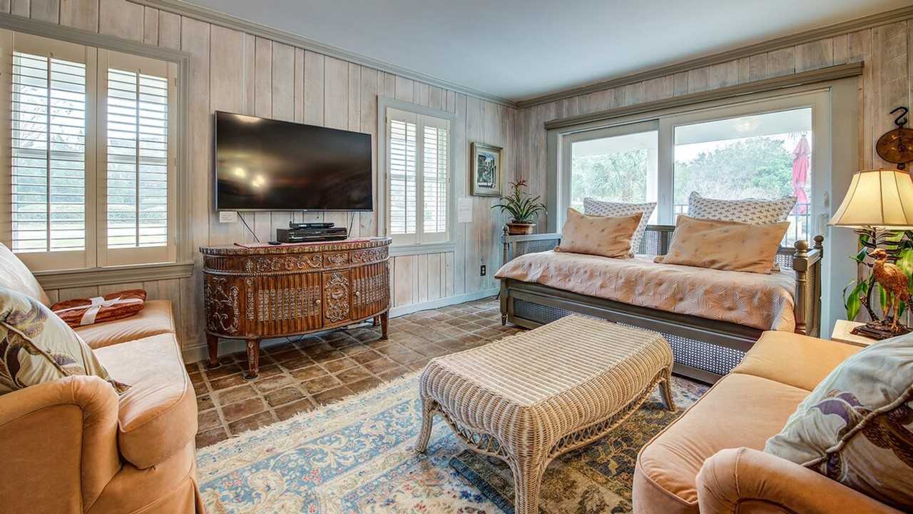 237 Pioneer Loop #1253384P - Photo 6 of 46