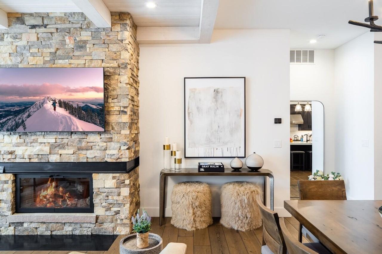 5 Wildwood Rd W #1255729P - Photo 2 of 37