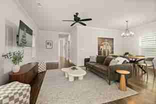913 Ne Heights Ln - Photo 1 of 1