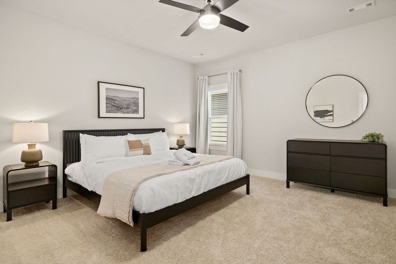 913 Ne Heights Ln #1257064P - Photo 6 of 30