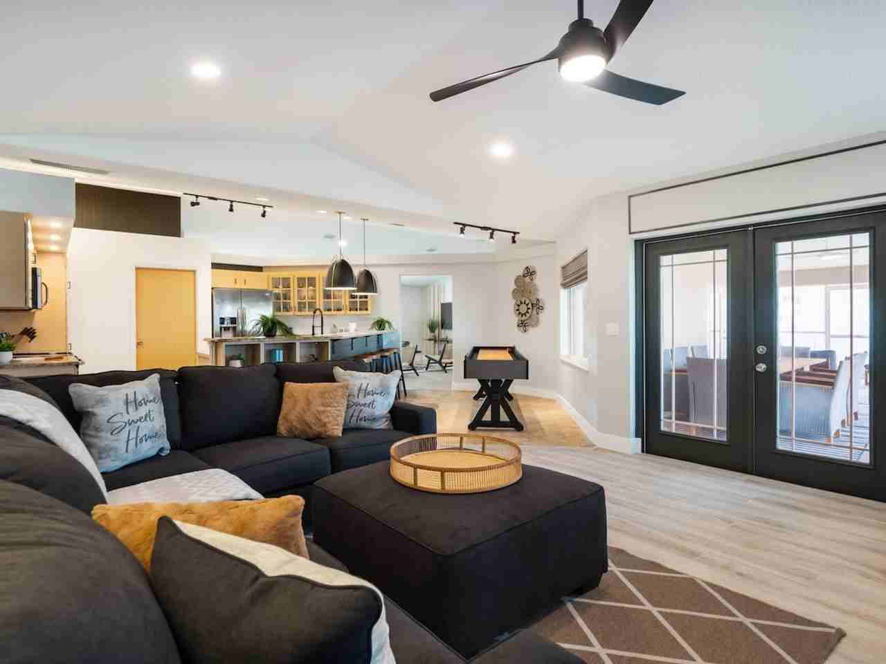 6 Clinton Ct N #1261622P - Photo 2 of 50