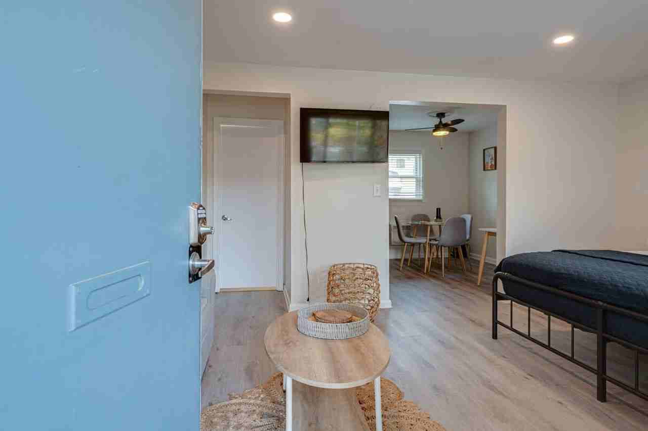 801 Hillview Hts #1261666P - Photo 2 of 24