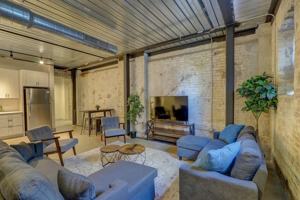 featured image of 1011 W Juneau Ave