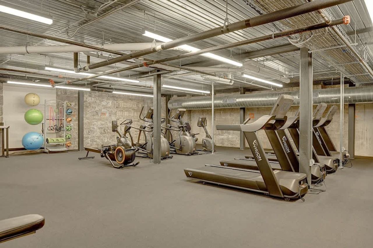 1011 W Juneau Ave #1263023P - Photo 2 of 40