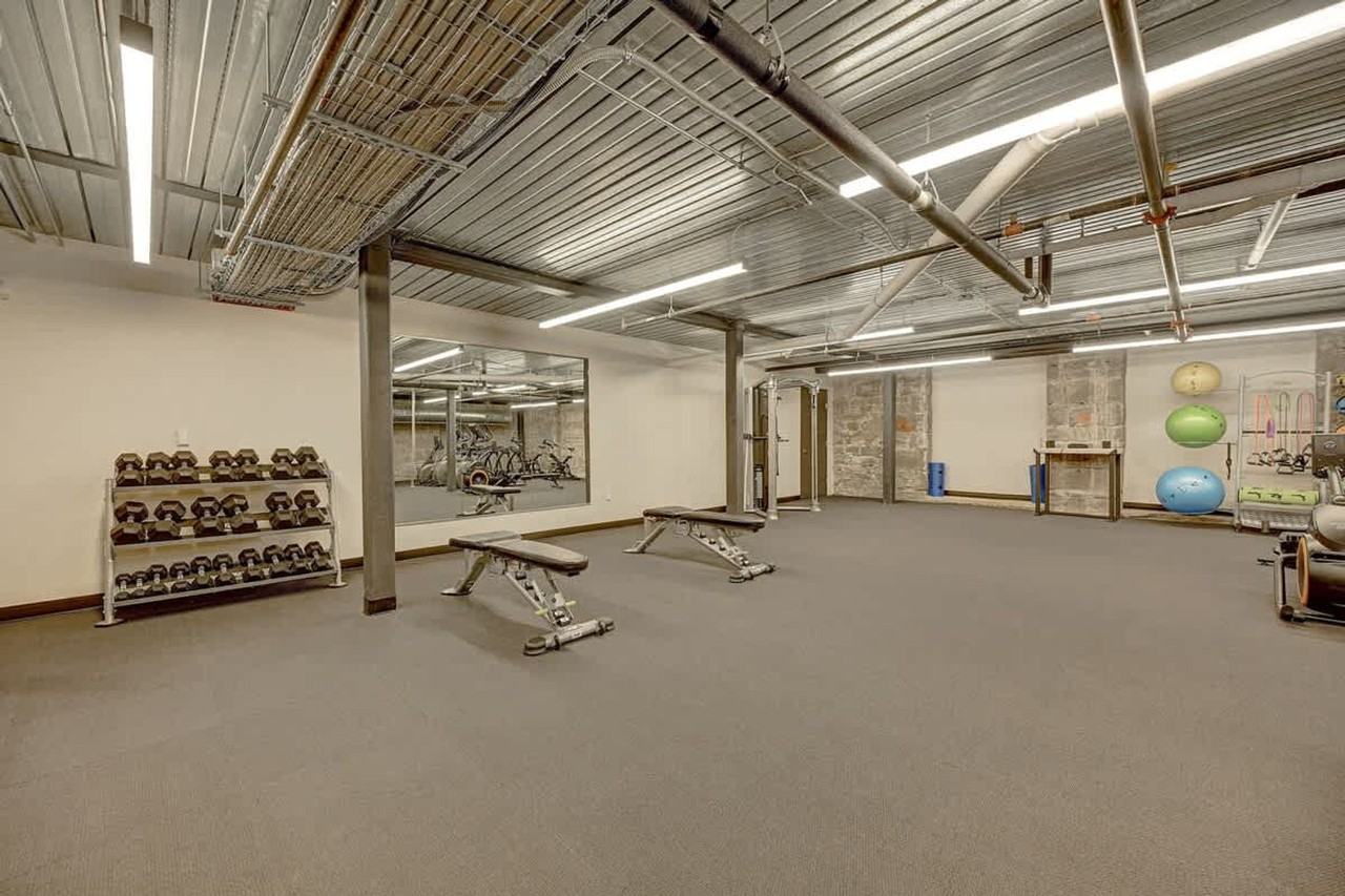 1011 W Juneau Ave #1263023P - Photo 7 of 40