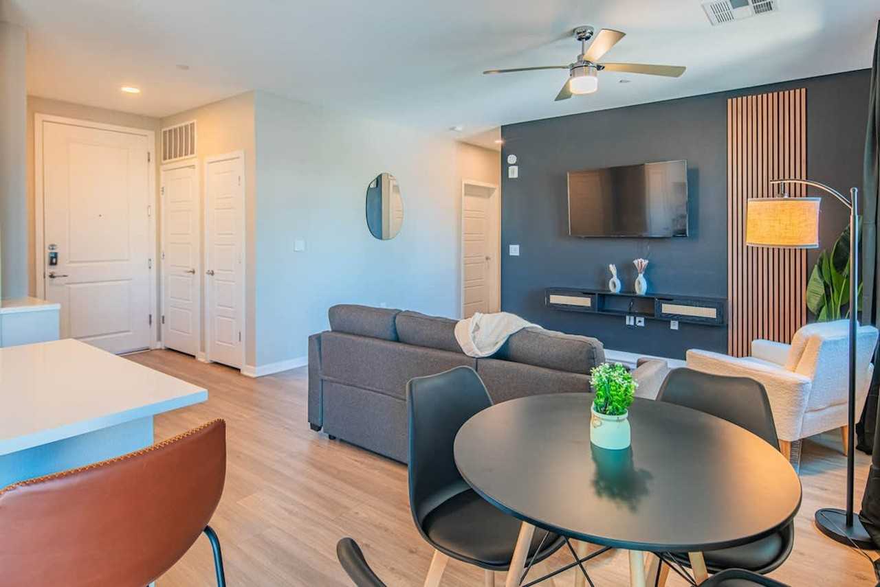 777 East Stella Lane - Photo 3 of 186