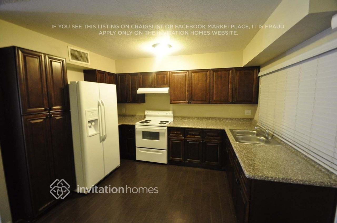 2219 W Cholla St - Photo 3 of 10