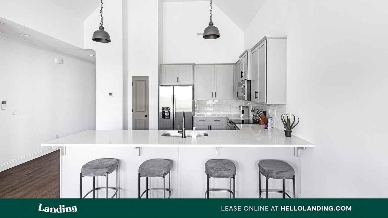 22052 Stratford Wy - Photo 4 of 50